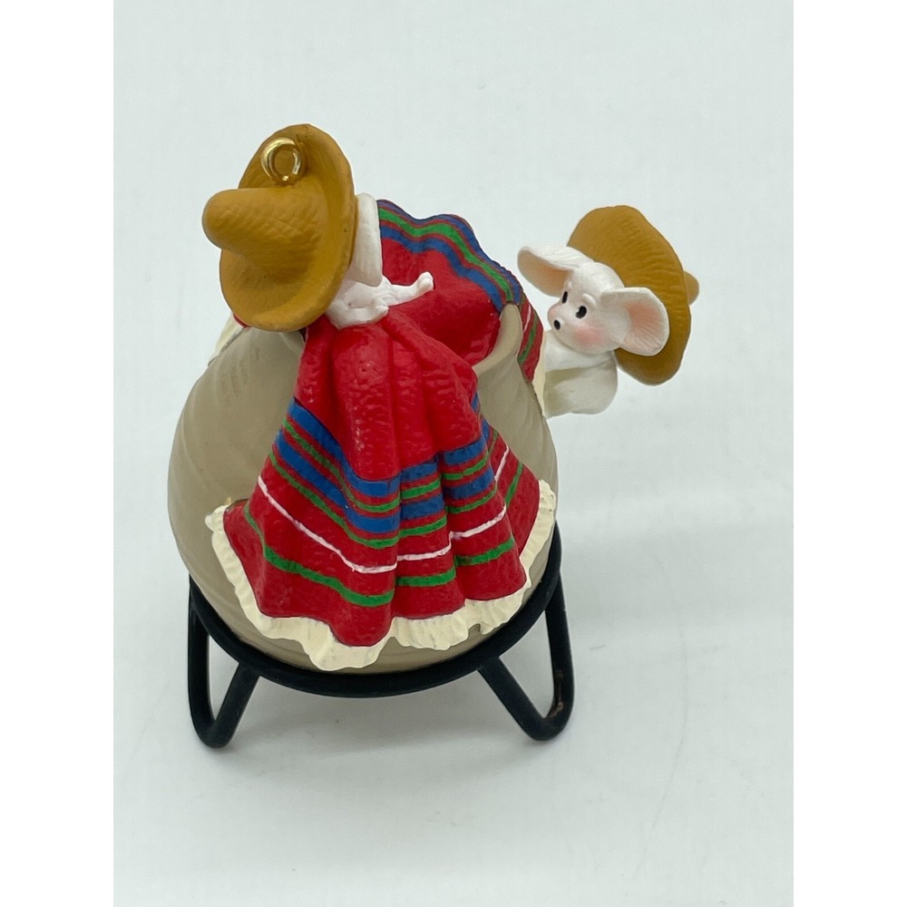 HALLMARK Feliz Navidad Christmas Ornament Vintage 1996 - Picture 4 of 6